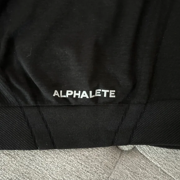 LIKE NEW Alphalete Cropped Stratus Seamless Tank - Picture 6 of 6